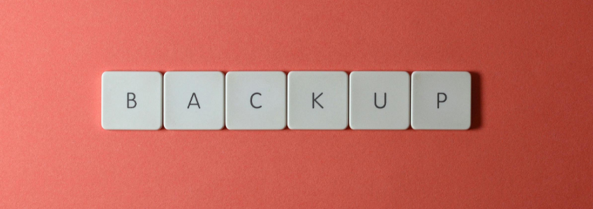 Spielsteine mit der Ausschrift "B-A-C-K-U-P"