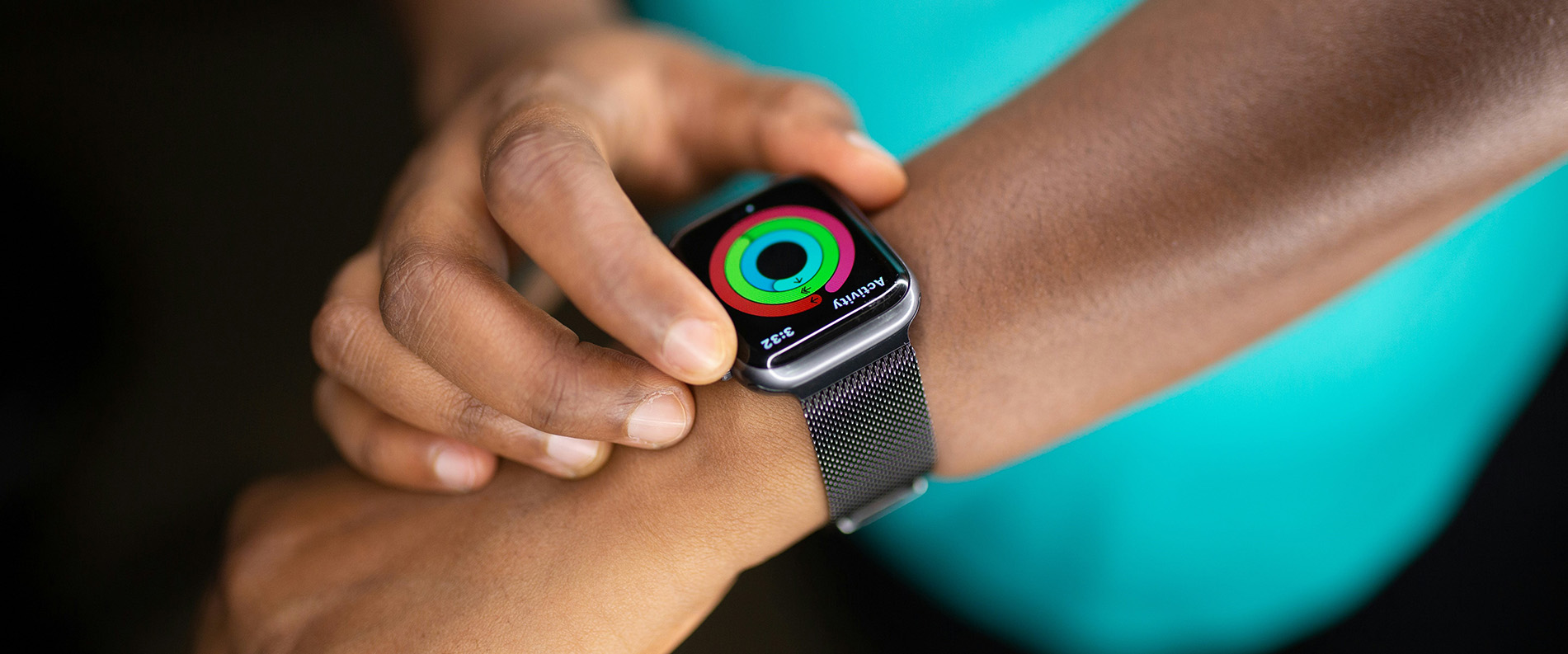 Wearable Tech - Arm mit Smartwatch